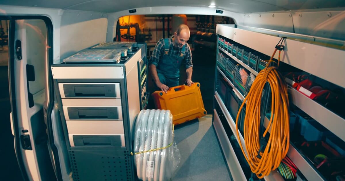 VW ABTe e-Transporter MAHAG Industriefoto Monteur
