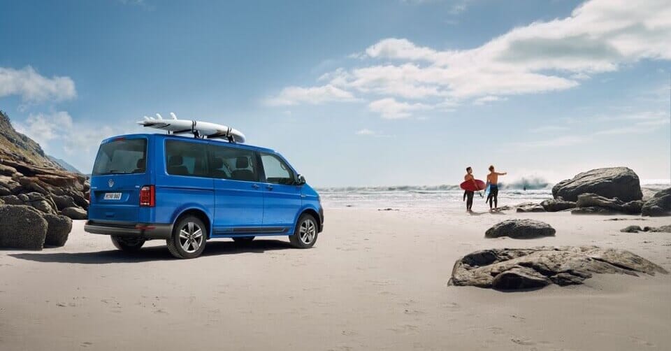 Der neue VW Multivan Freestyle am Strand