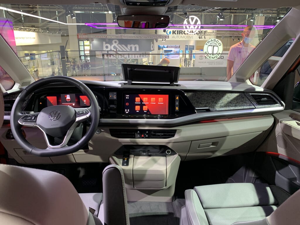 VW Multivan T7 auf der IAA München 2021 Cockpit