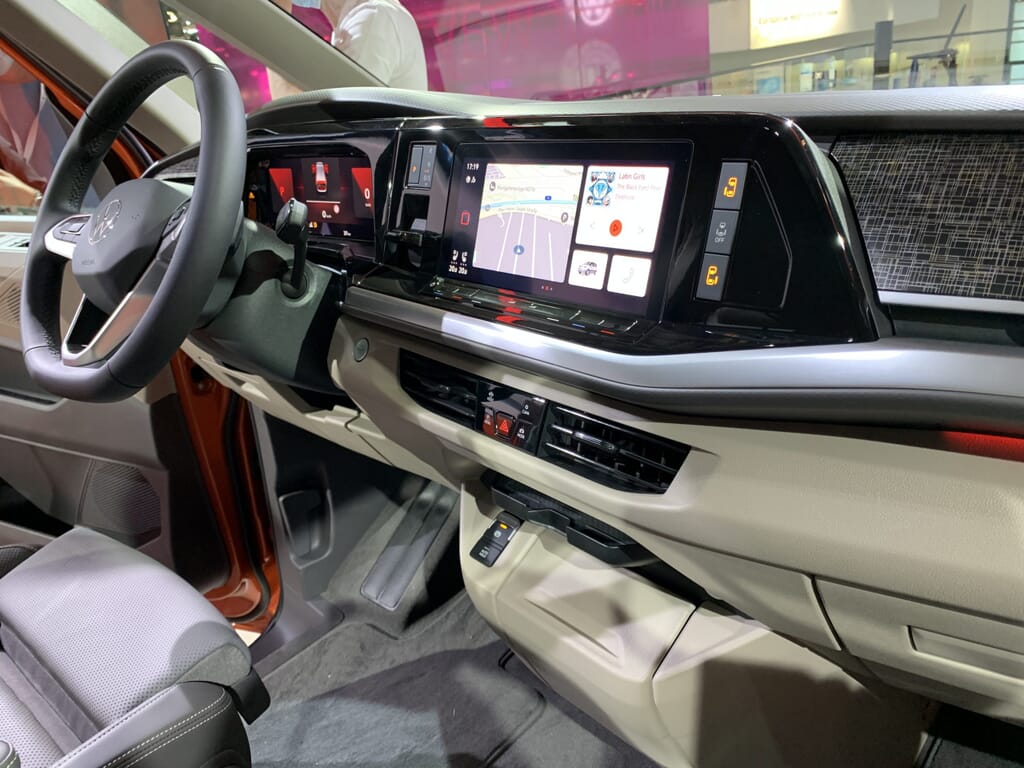 VW Multivan T7 auf der IAA München 2021 Befahreransicht