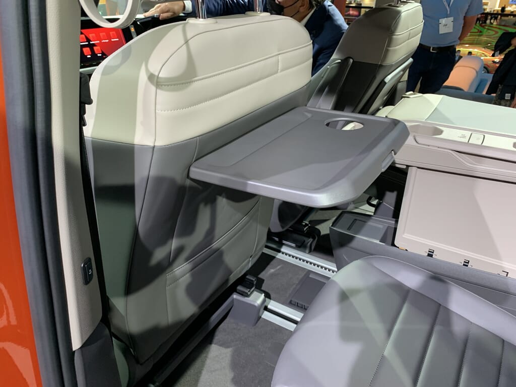 VW Multivan T7 auf der IAA München 2021 Passagierraum