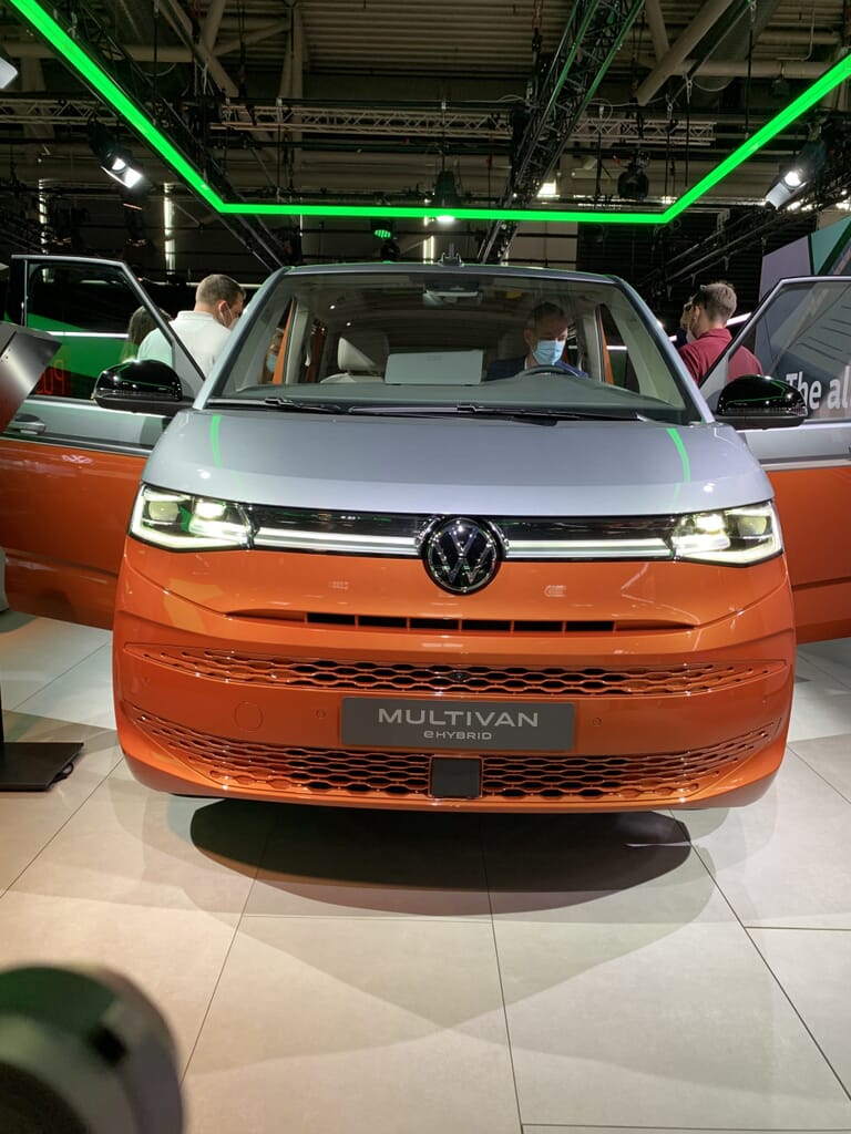 VW Multivan T7 auf der IAA München 2021 Frontaufnahme