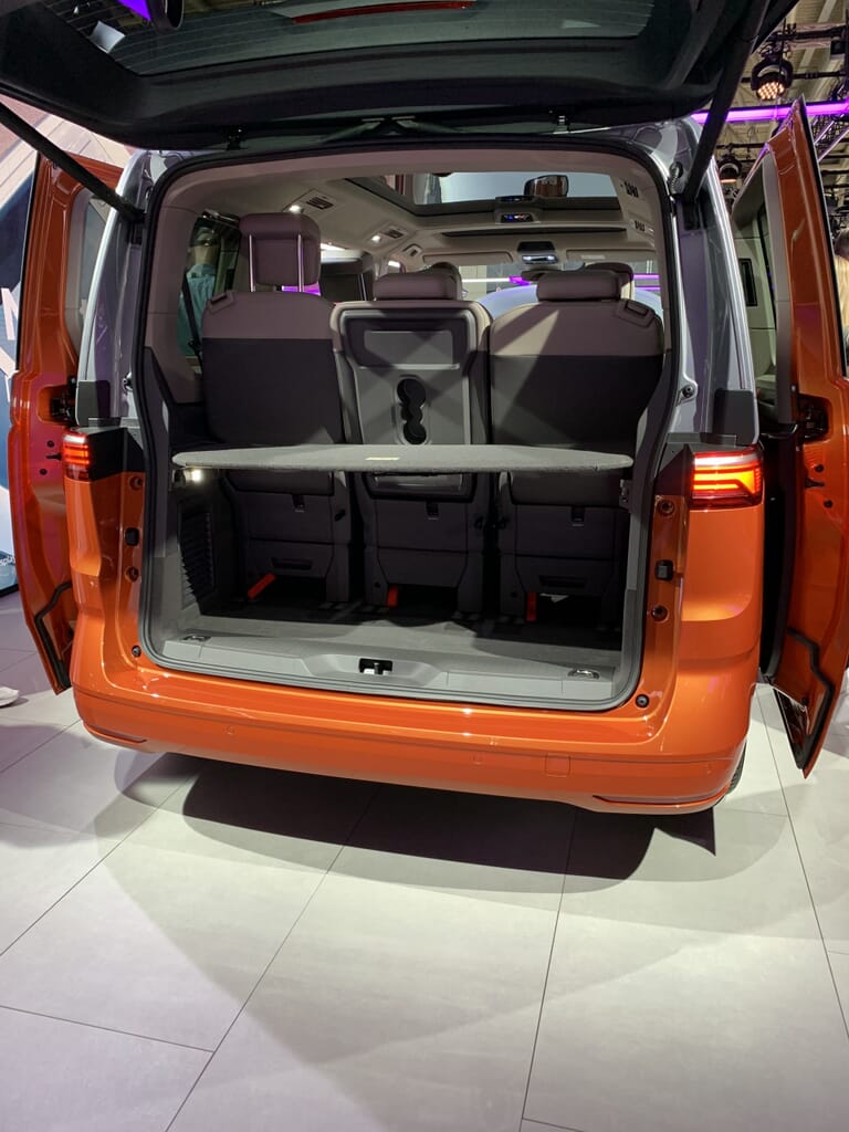VW Multivan T7 auf der IAA München 2021 Kofferraum