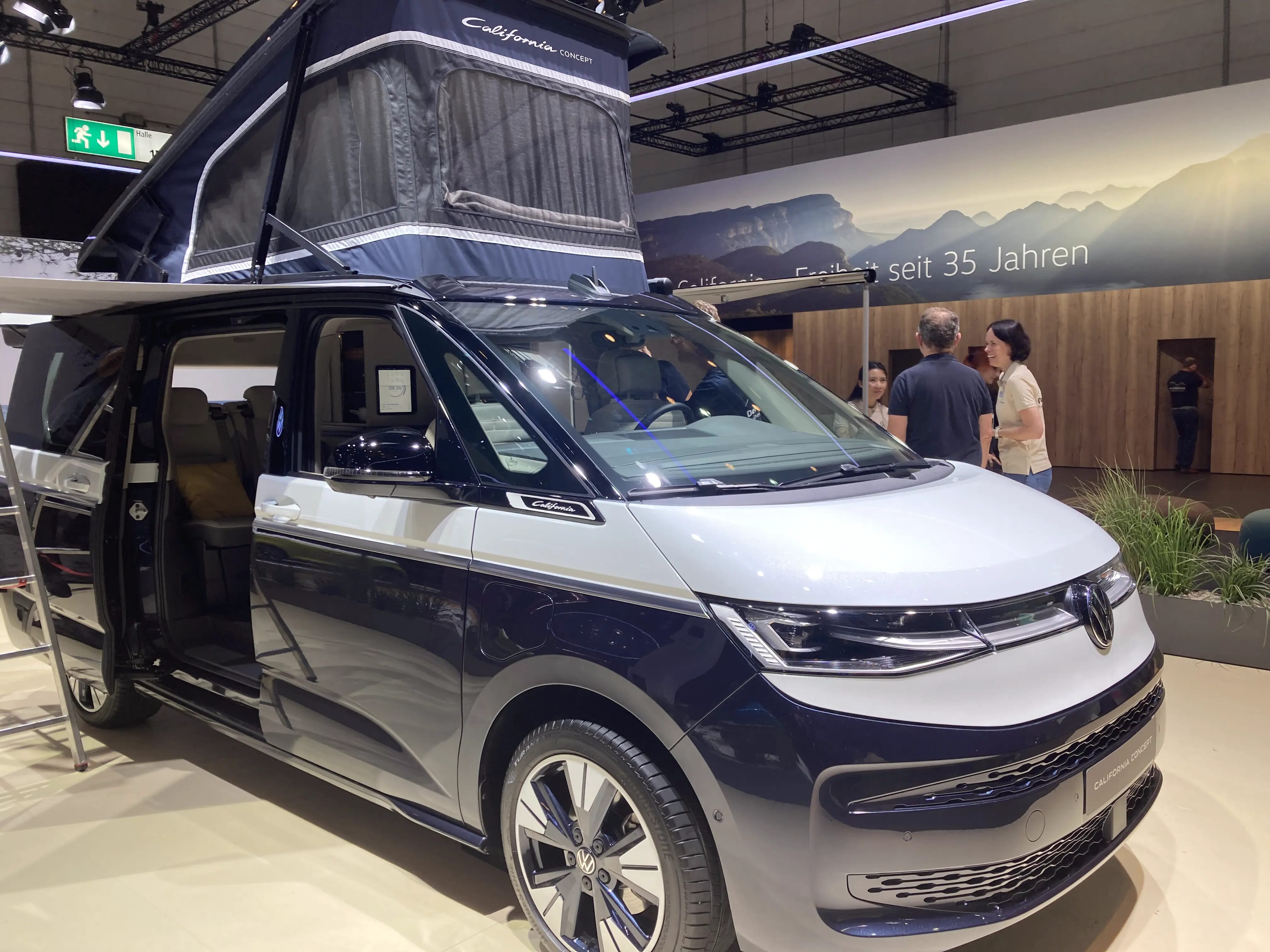 Weltpremiere des neuen VW California CONCEPT auf der Volkswagen Stand bei CARAVAN SALON Düsseldorf 2023