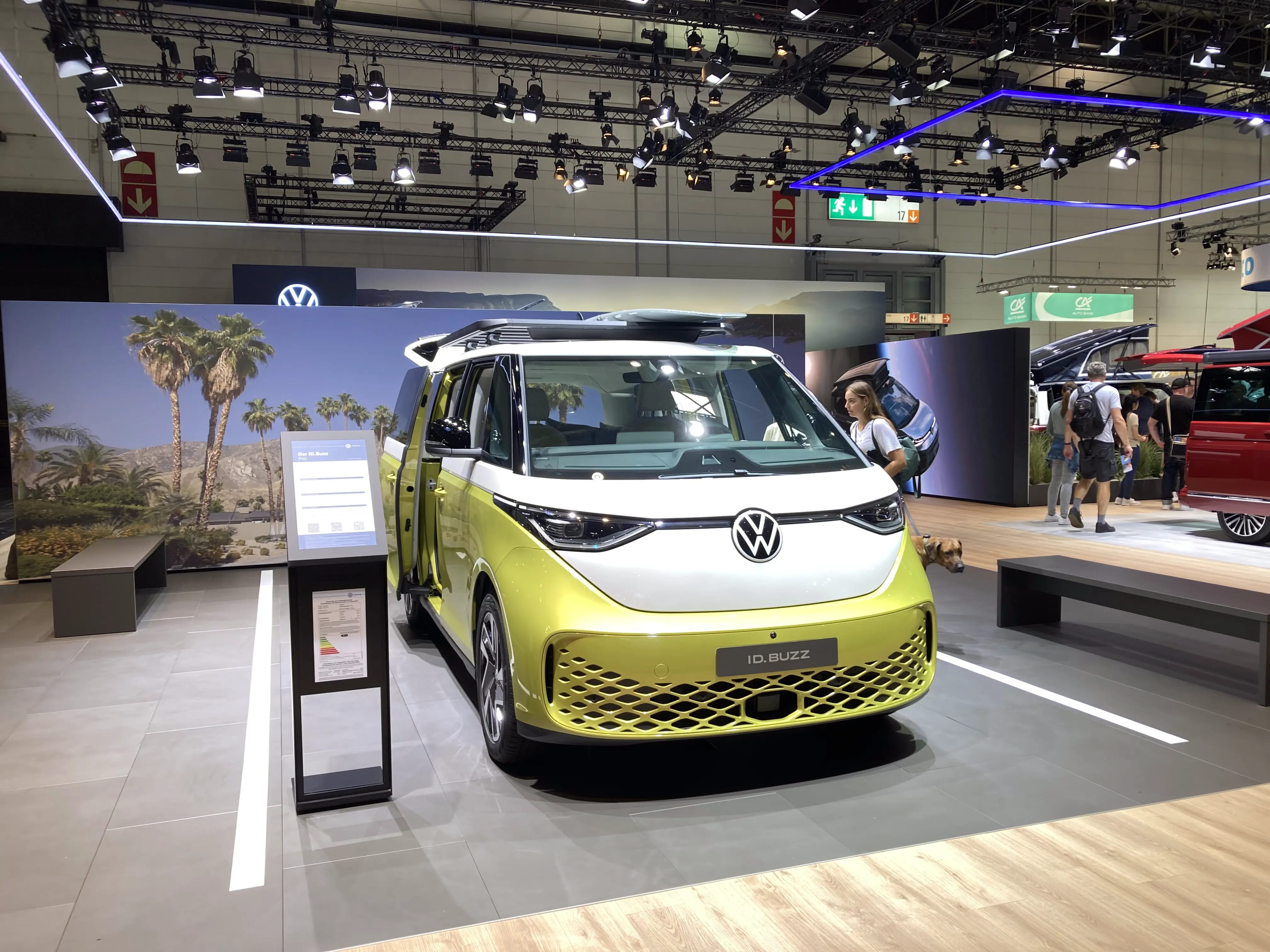 Volkswagen ID. Buzz von Vorne auf der CARAVAN SALON Duesseldorf 2023