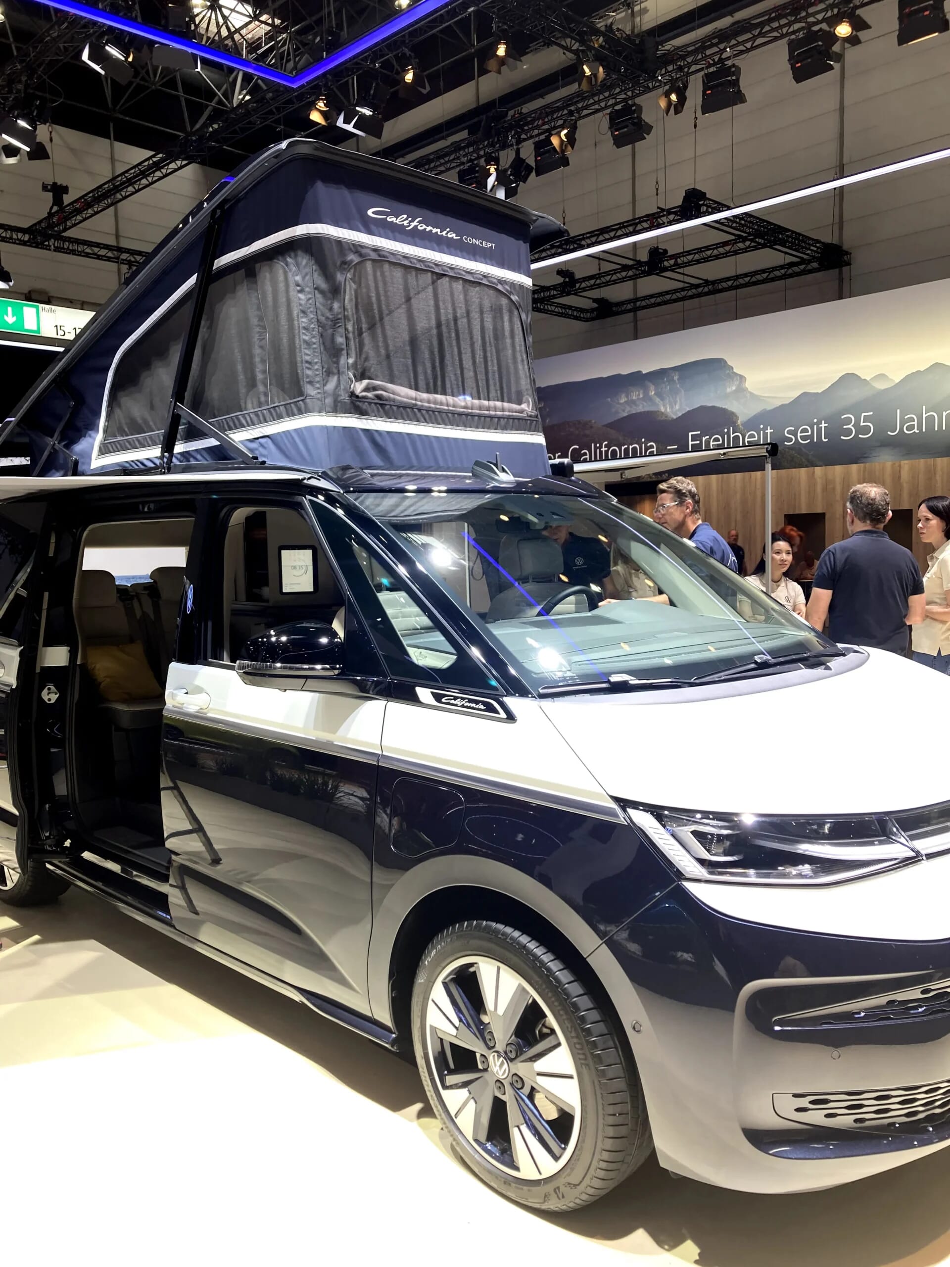 Volkswagen California Concept Aufstelldach. Aufnahme wahrend der CARAVAN SALON Düsseldorf 2023