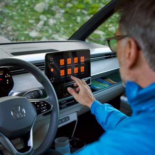 Volkswagen ID. Buzz E-Taxi, Digital Cockpit, das 25,4 cm (10 Zoll) große, serienmäßige Touch-Display des Infotainment-Systems.