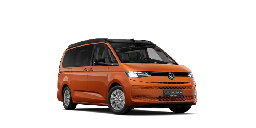 beach-camper-ico Orangener Volkswagen California Beach Camper T7 2024 mit geschlossenem Aufstelldach.