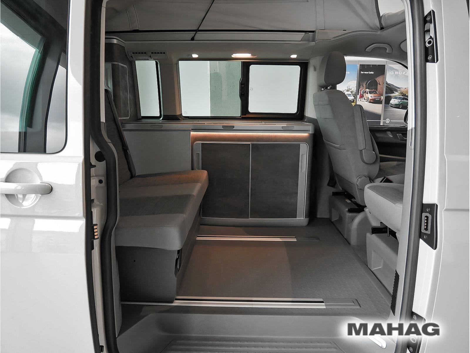 Fahrzeugabbildung Volkswagen T6.1 California Ocean 2,0 l 110 kW TDI Front DSG