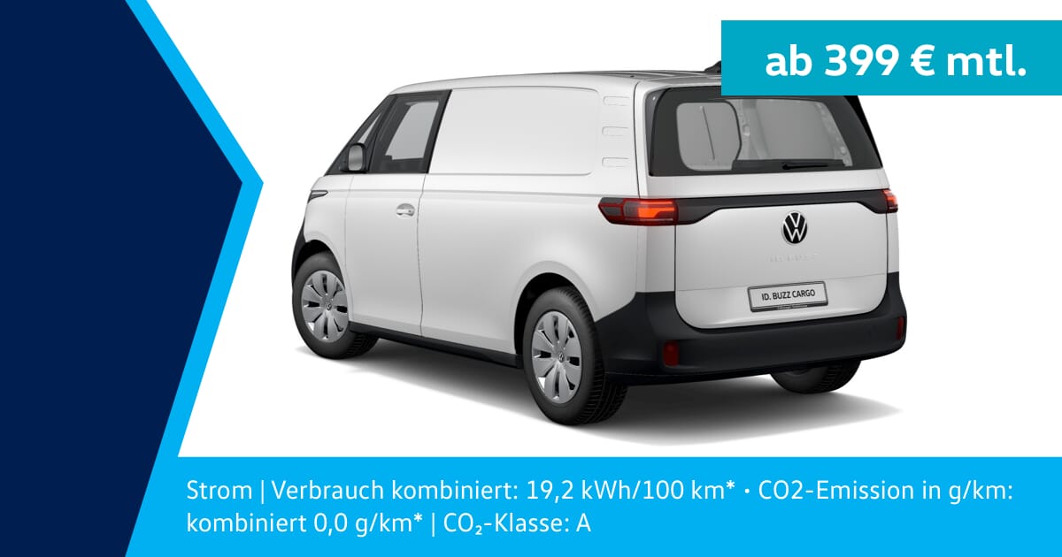 Rückansicht eines weißen Volkswagen ID. Buzz Cargo in einem Leasingangebot mit einer monatlichen Rate ab 399 Euro. Der Stromverbrauch beträgt kombiniert 19,2 kWh/100 km, CO2-Emissionen von 0,0 g/km, CO2-Klasse A.