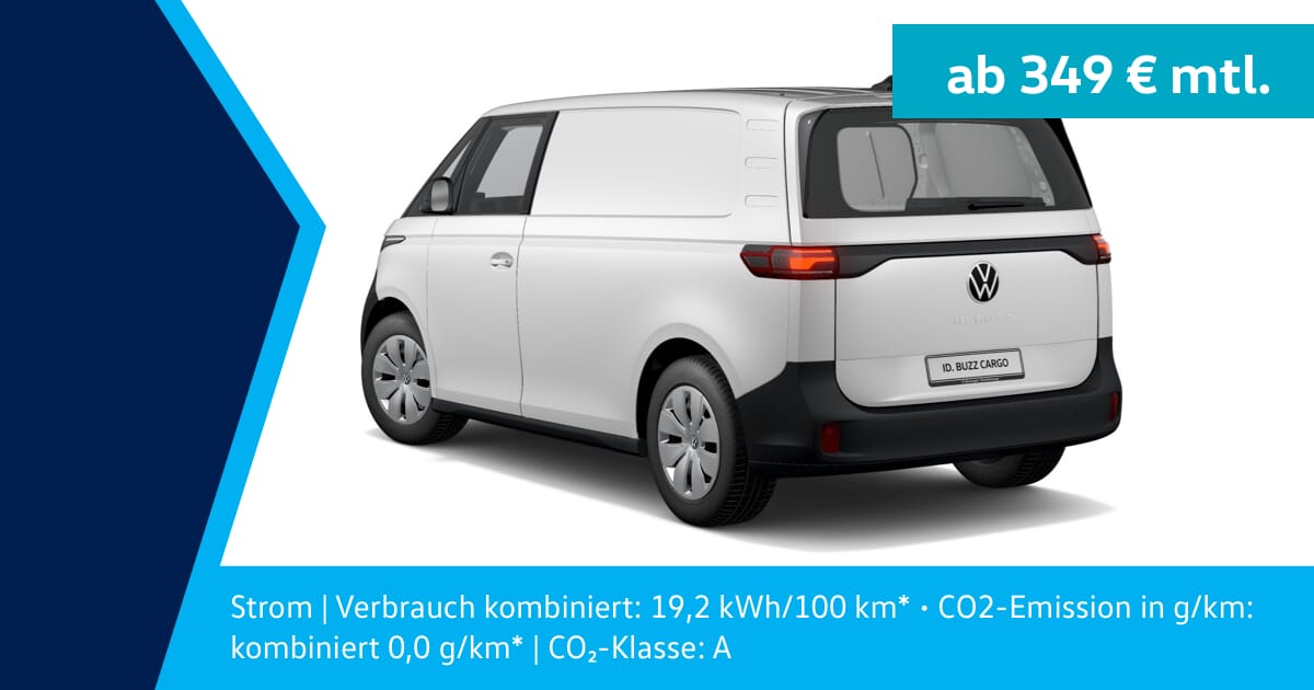 Rückansicht eines weißen Volkswagen ID. Buzz Cargo in einem Leasingangebot mit einer monatlichen Rate ab 349 Euro. Der Stromverbrauch beträgt kombiniert 20,3 kWh/100 km, CO2-Emissionen von 0,0 g/km, CO2-Klasse A.