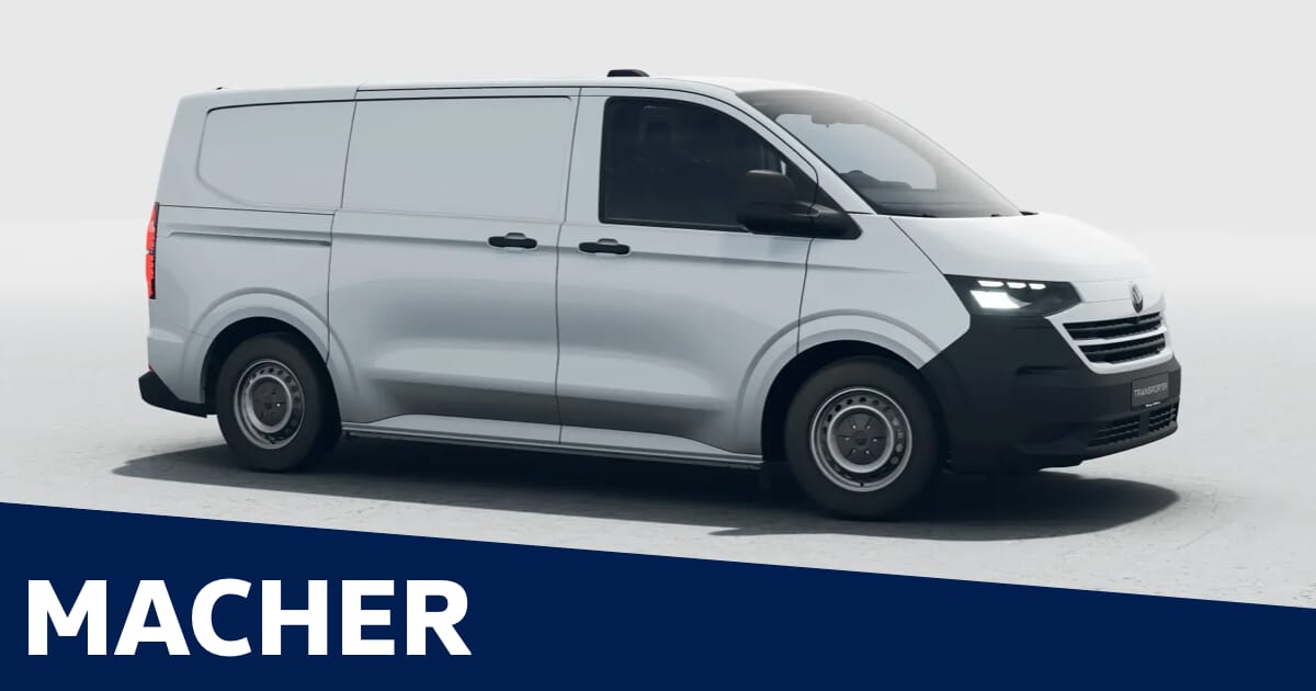 Volkswagen Multivan Energy in Pure Grey mit schwarzen Designelementen auf neutralem Hintergrund.