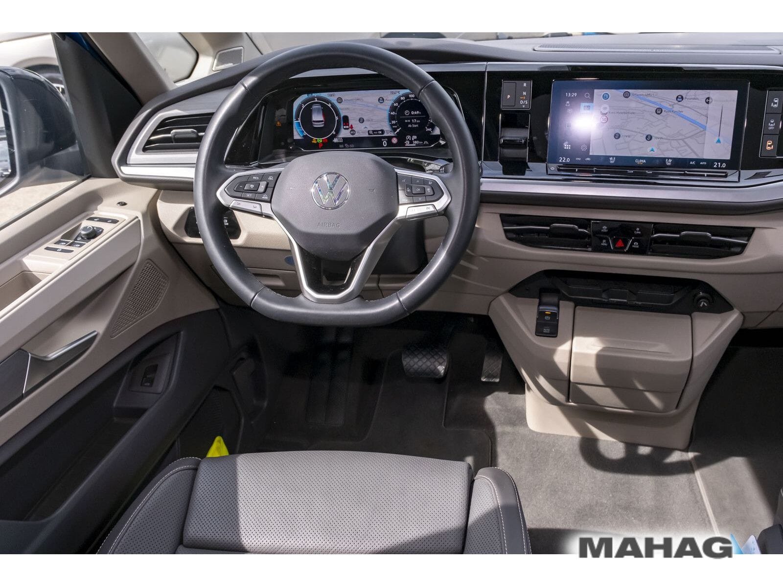 Fahrzeugabbildung Volkswagen T7 Multivan Langversion Life