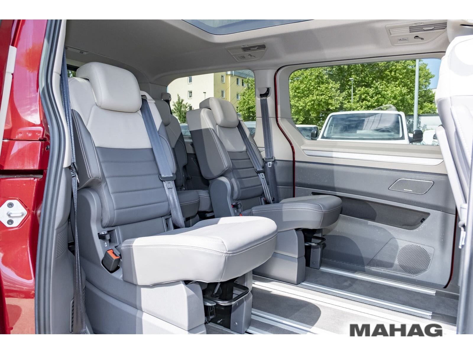 Fahrzeugabbildung Volkswagen T7 Multivan Life LÜ 150TSI