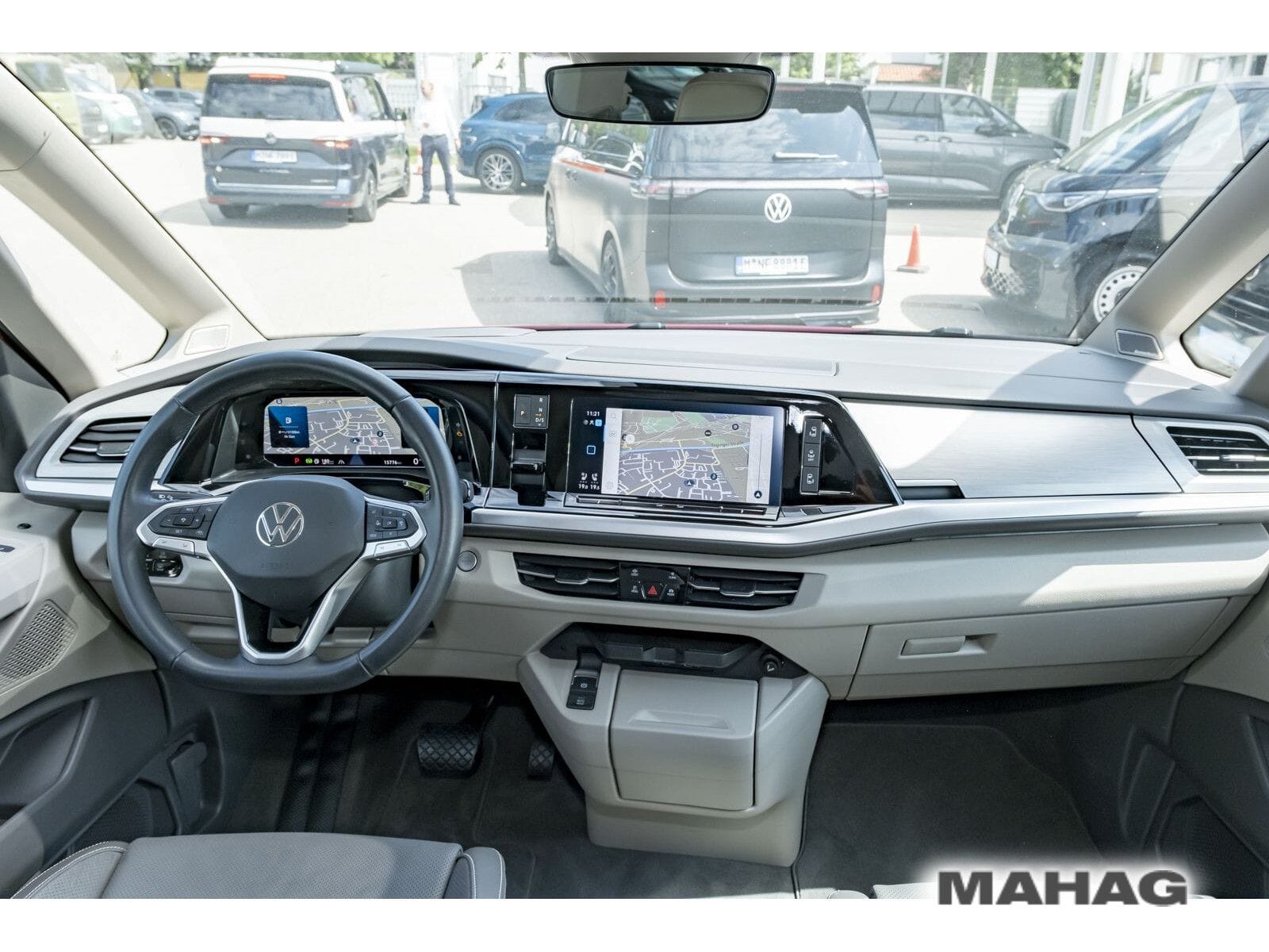 Fahrzeugabbildung Volkswagen T7 Multivan Life LÜ 150TSI