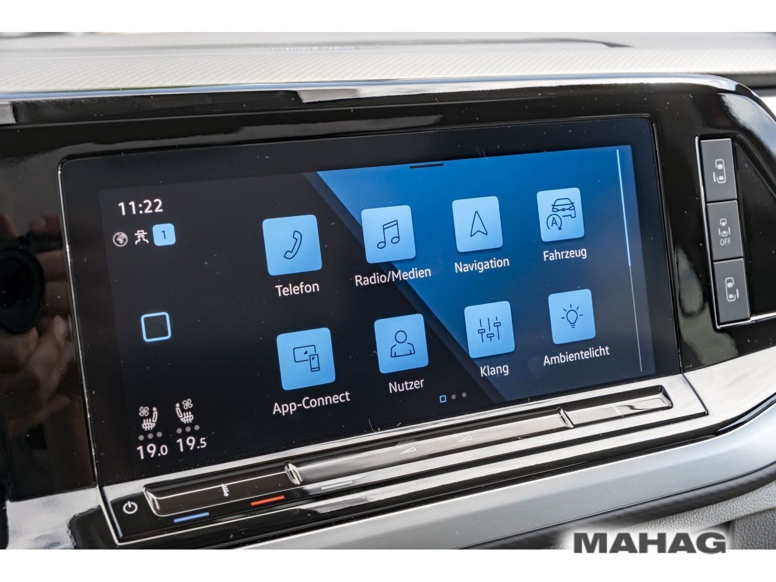 Fahrzeugabbildung Volkswagen T7 Multivan Life LÜ 150TSI