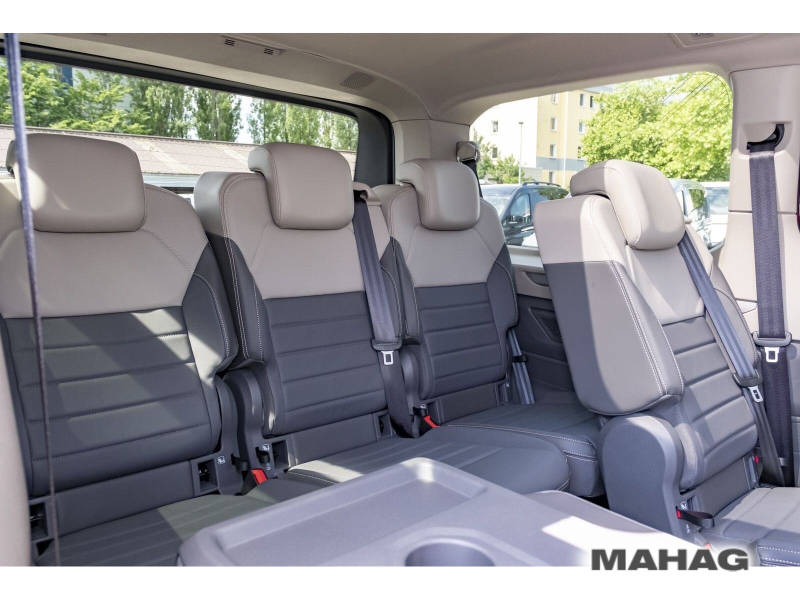 Fahrzeugabbildung Volkswagen T7 Multivan Life LÜ 150TSI