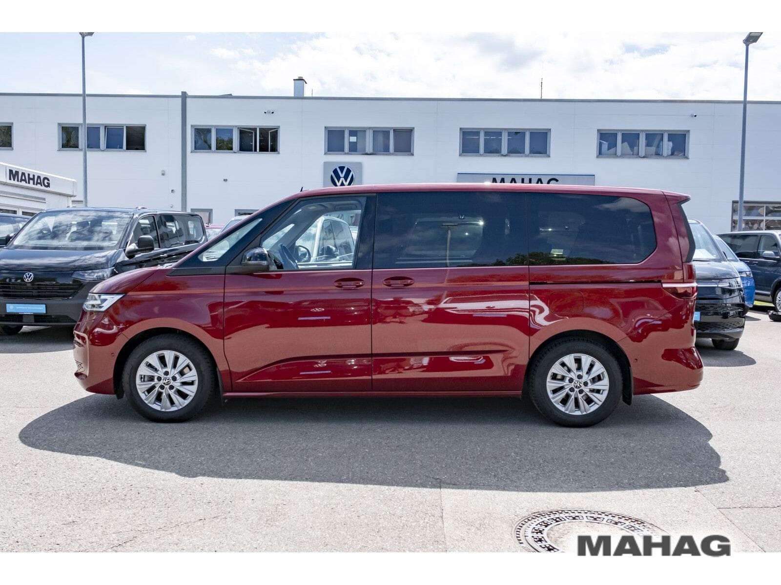 Fahrzeugabbildung Volkswagen T7 Multivan Life LÜ 150TSI