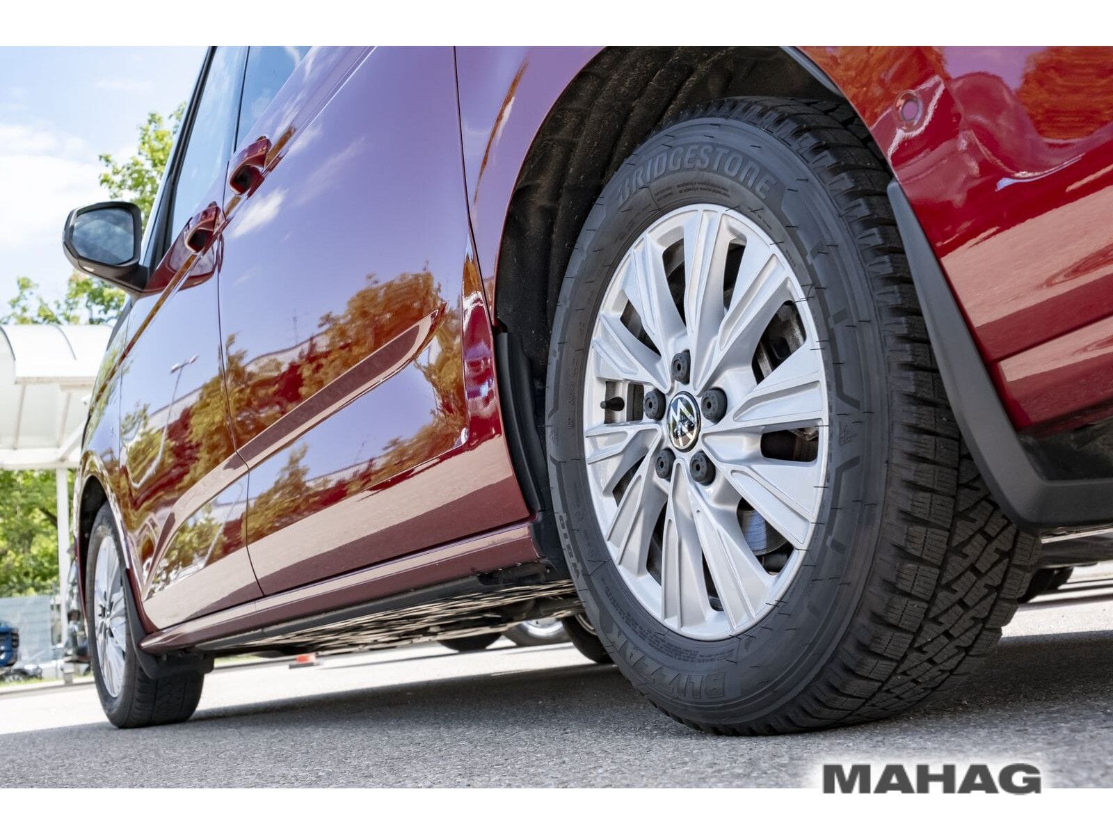 Fahrzeugabbildung Volkswagen T7 Multivan Life LÜ 150TSI