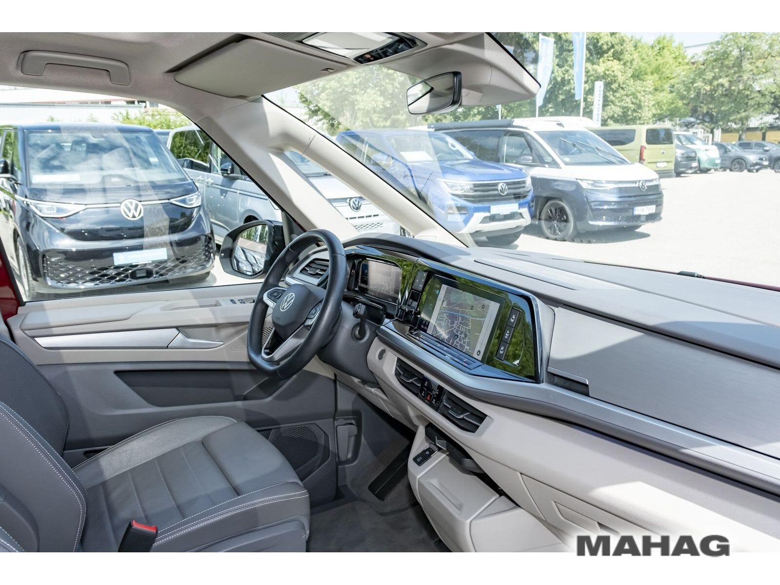 Fahrzeugabbildung Volkswagen T7 Multivan Life LÜ 150TSI