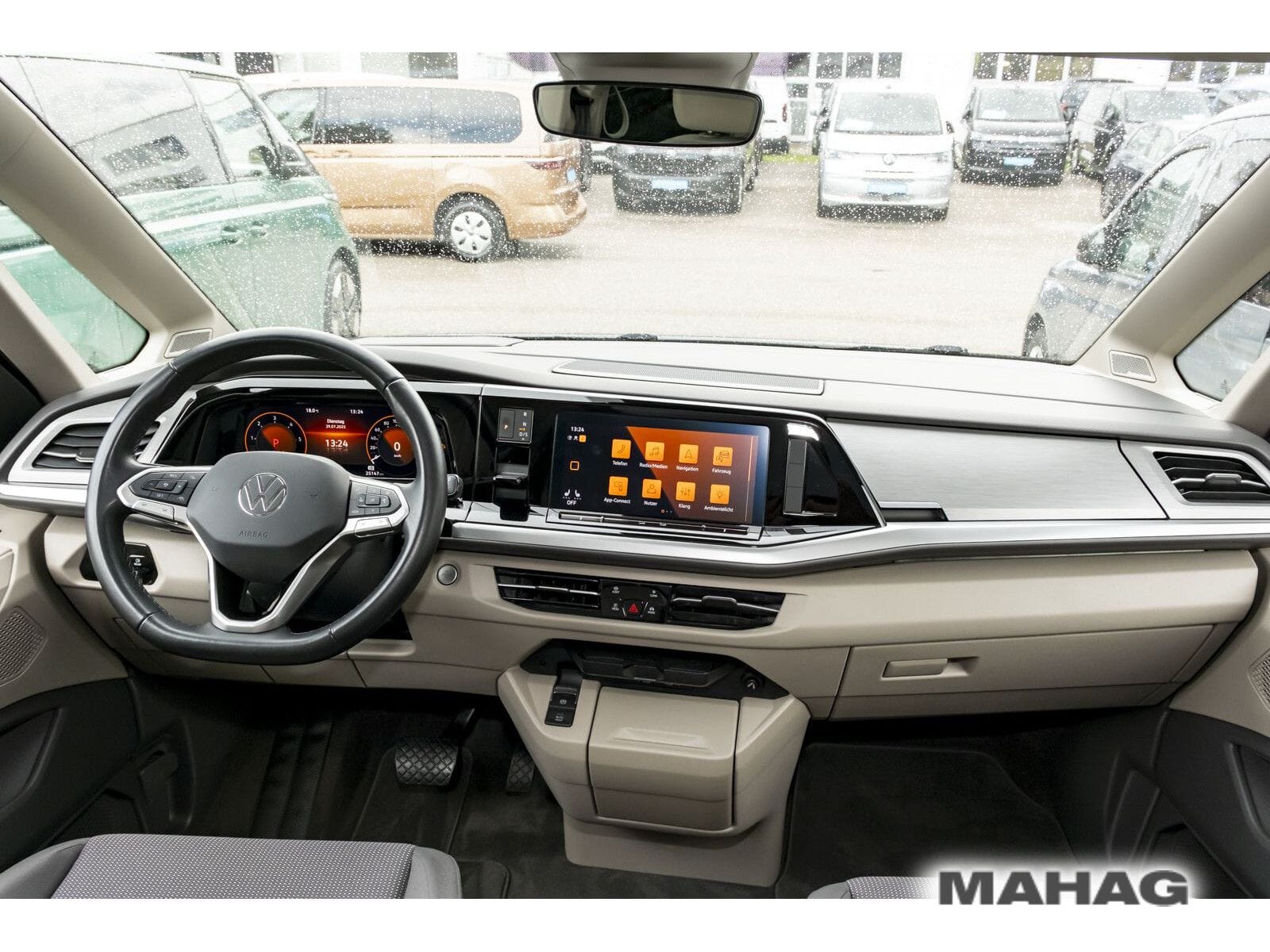 Fahrzeugabbildung Volkswagen T7 Multivan Life LÜ110 TDI