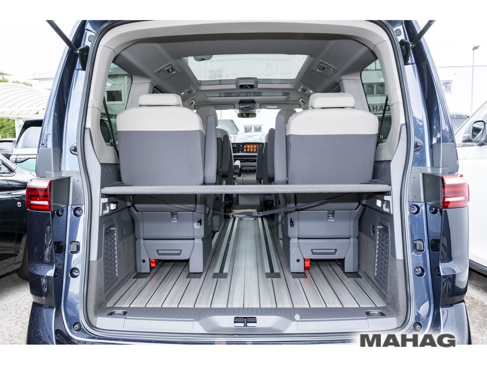 Fahrzeugabbildung Volkswagen T7 Multivan Life LÜ110 TDI