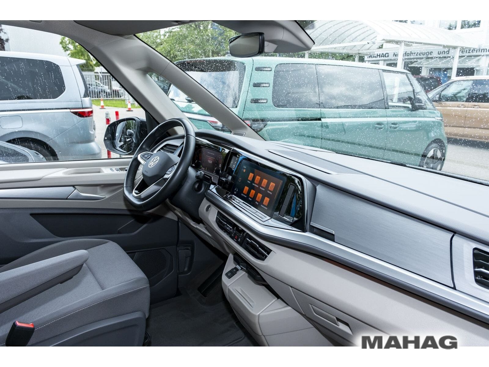 Fahrzeugabbildung Volkswagen T7 Multivan Life LÜ110 TDI