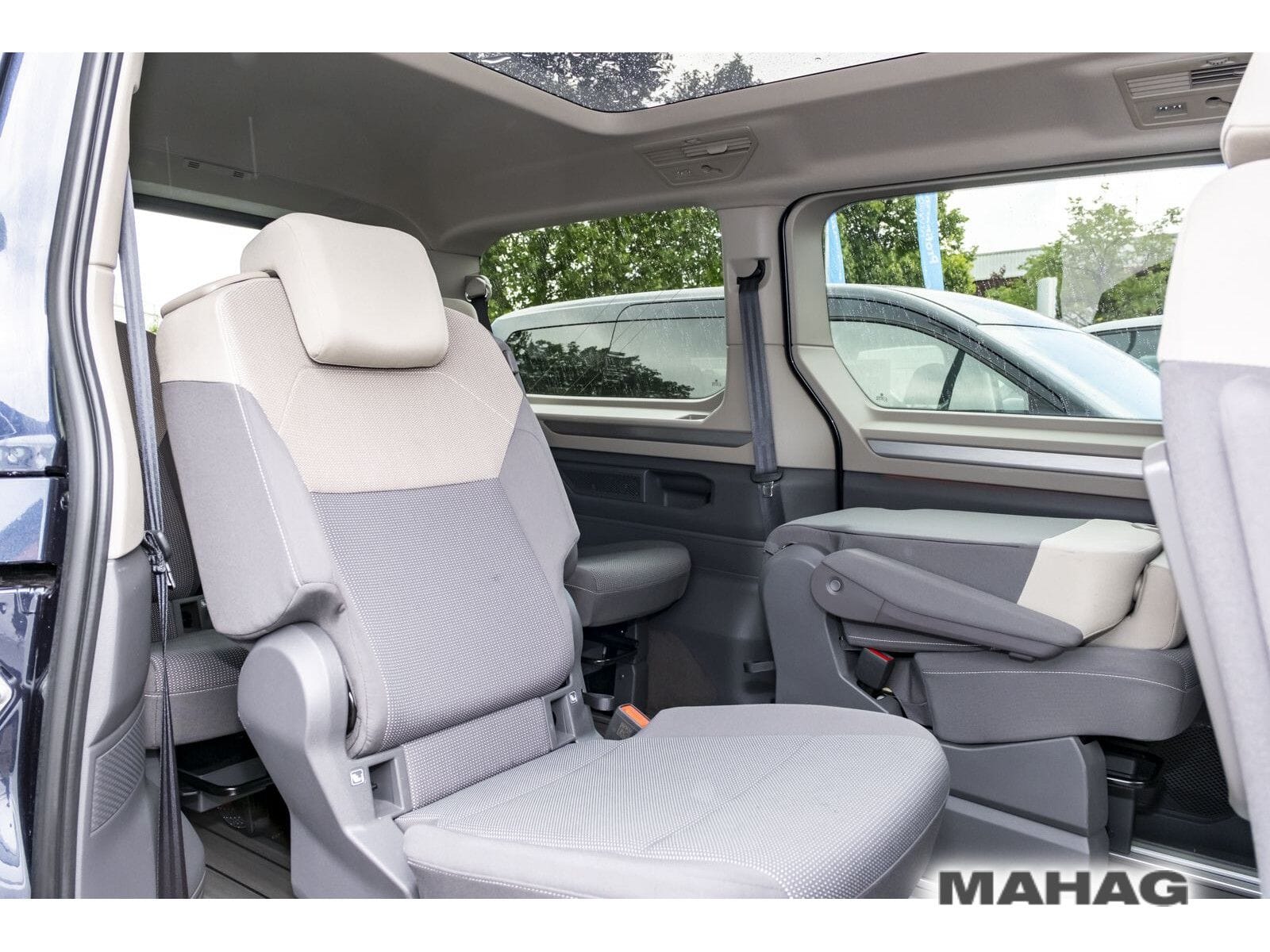 Fahrzeugabbildung Volkswagen T7 Multivan Life LÜ110 TDI