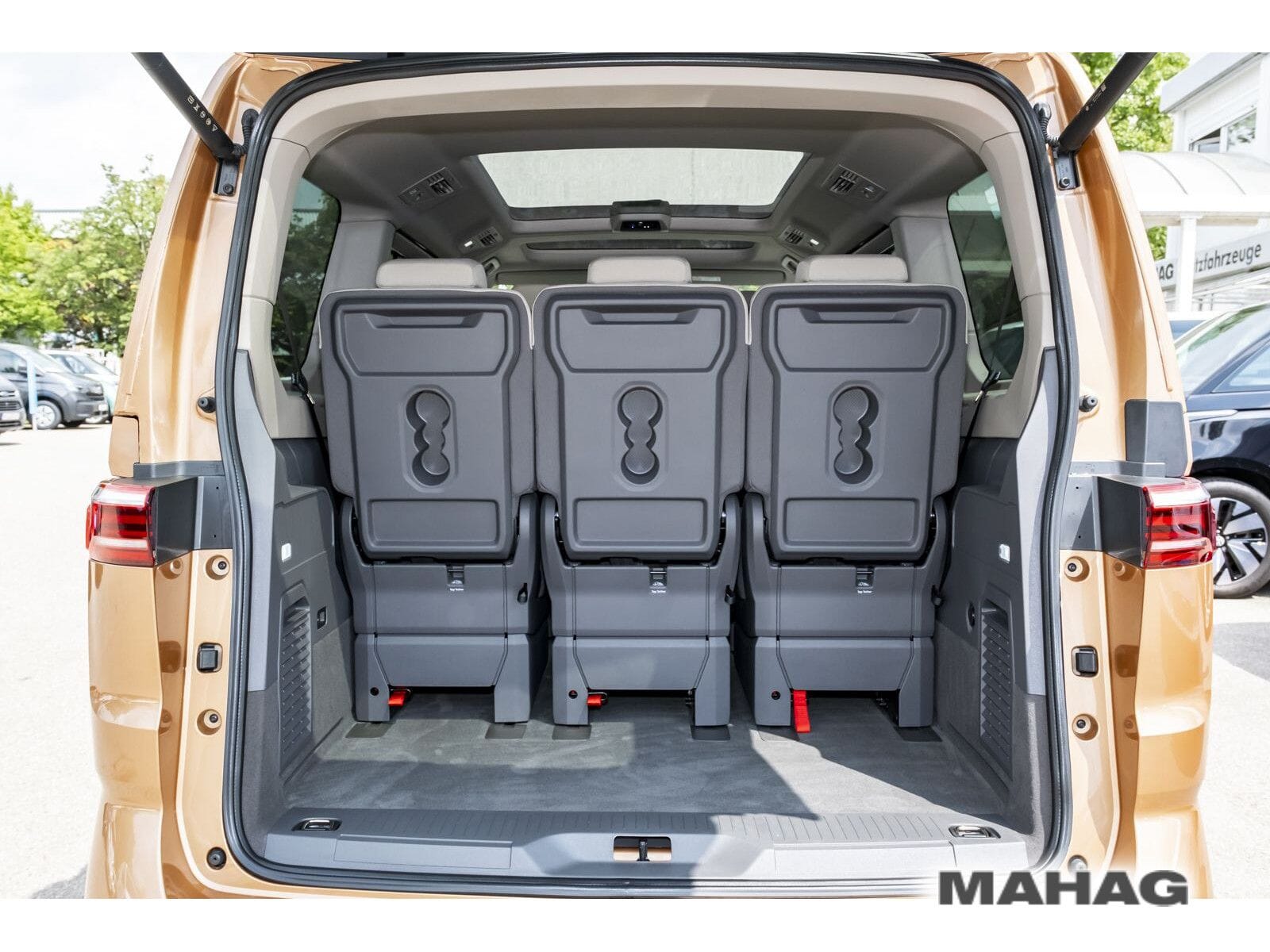 Fahrzeugabbildung Volkswagen T7 Multivan Basis LÜ 110TDI