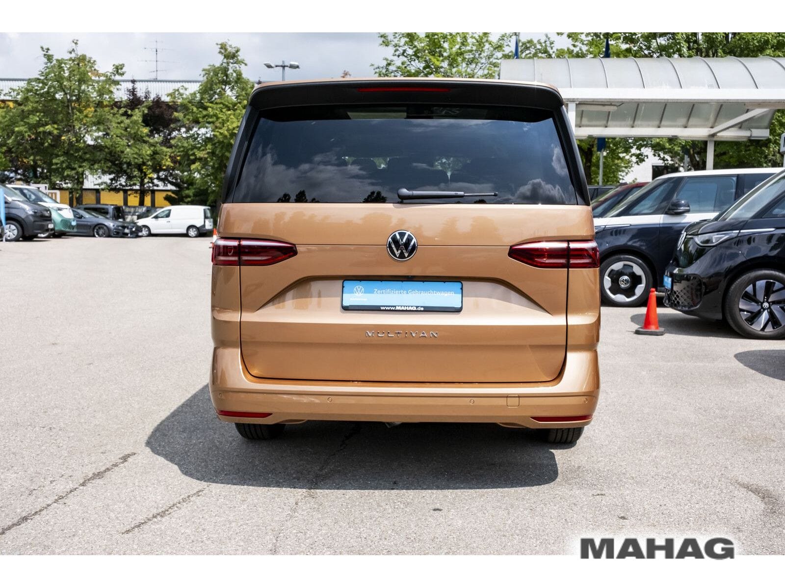 Fahrzeugabbildung Volkswagen T7 Multivan Basis LÜ 110TDI