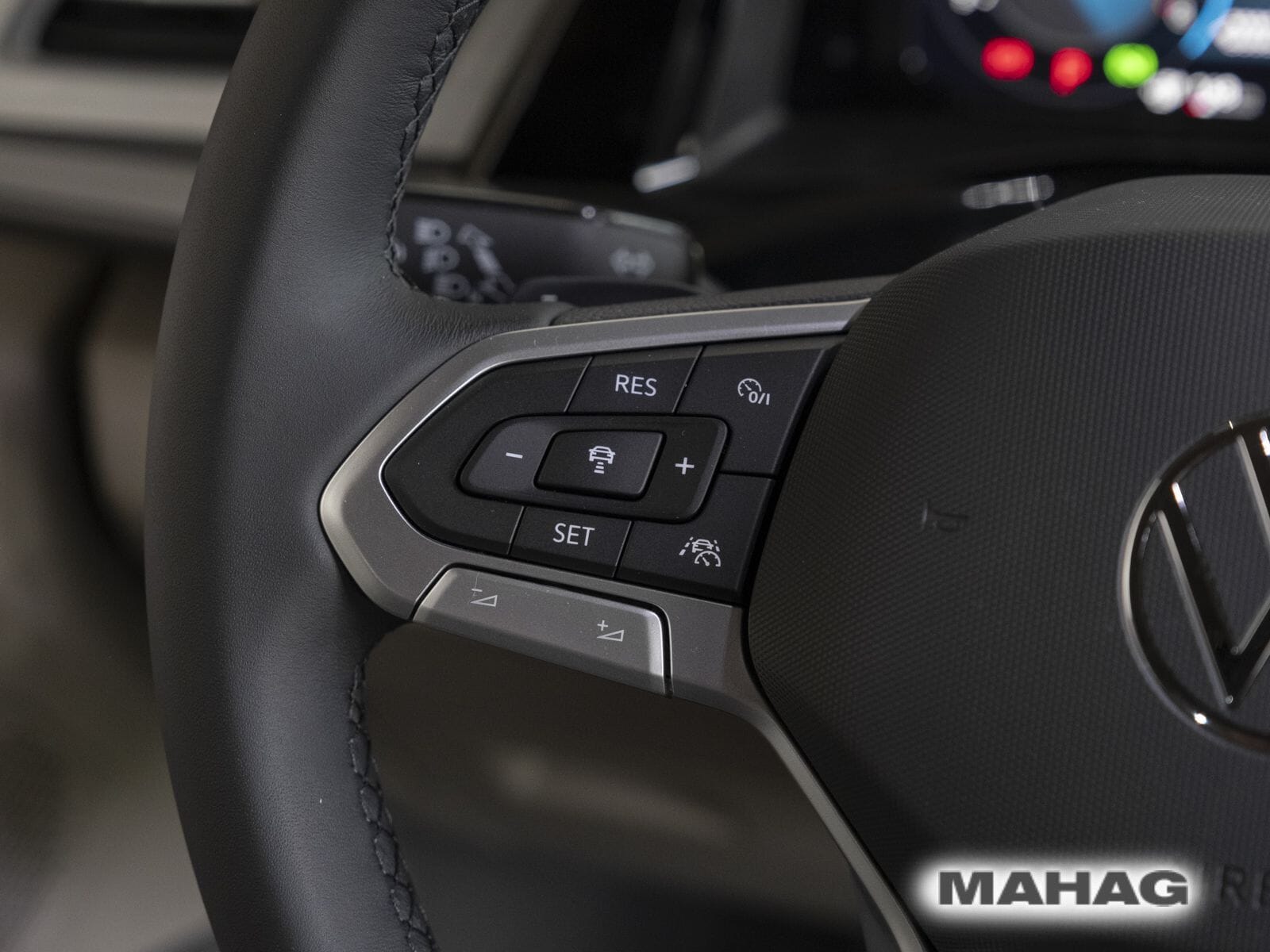 Fahrzeugabbildung Volkswagen Multivan Life 1,4l 110kW eHybrid DSG langer Über