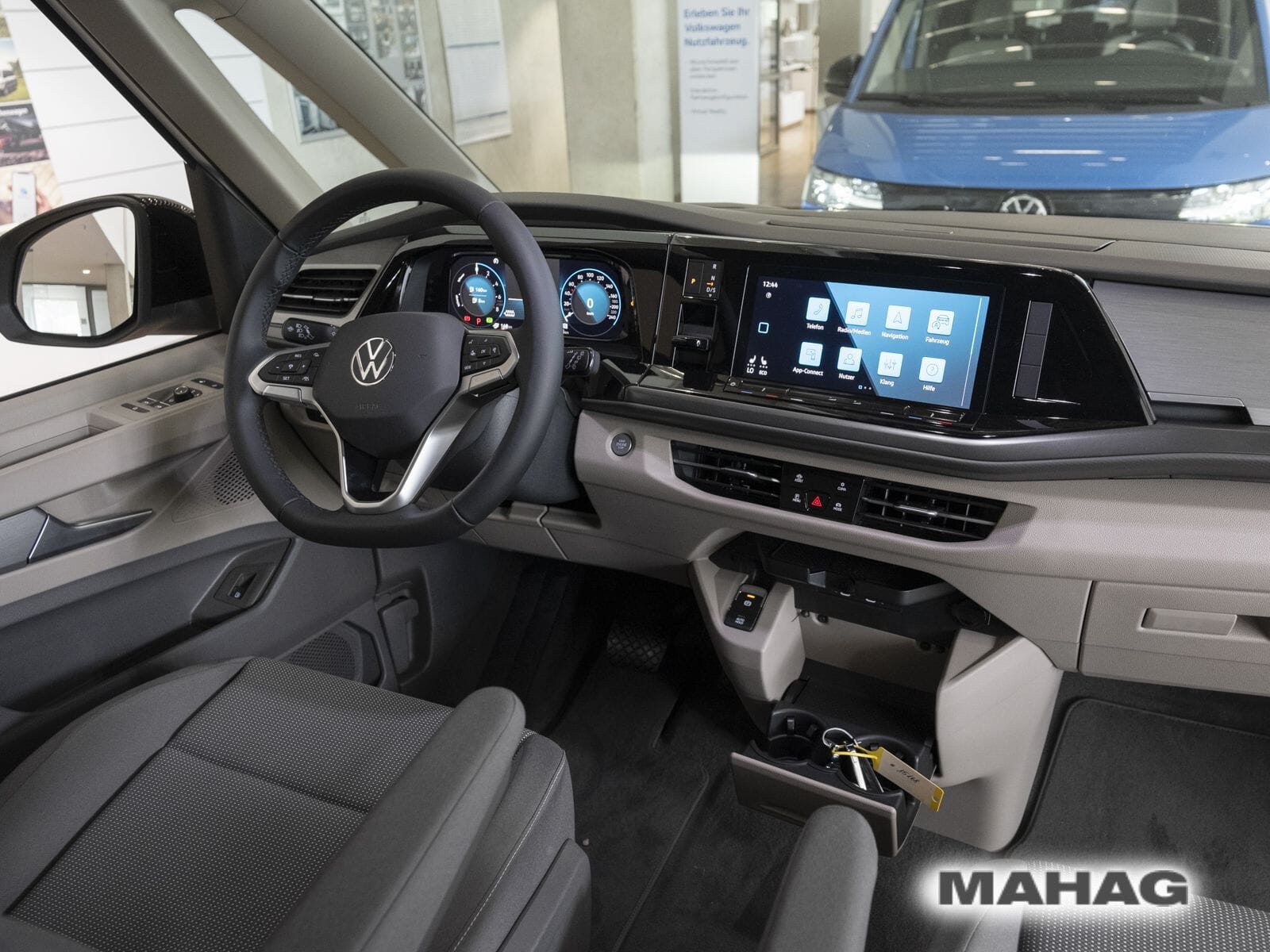 Fahrzeugabbildung Volkswagen Multivan Life 1,4l 110kW eHybrid DSG langer Über