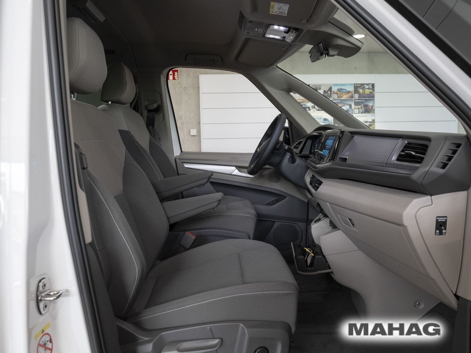 Fahrzeugabbildung Volkswagen Multivan Life 1,4l 110kW eHybrid DSG langer Über