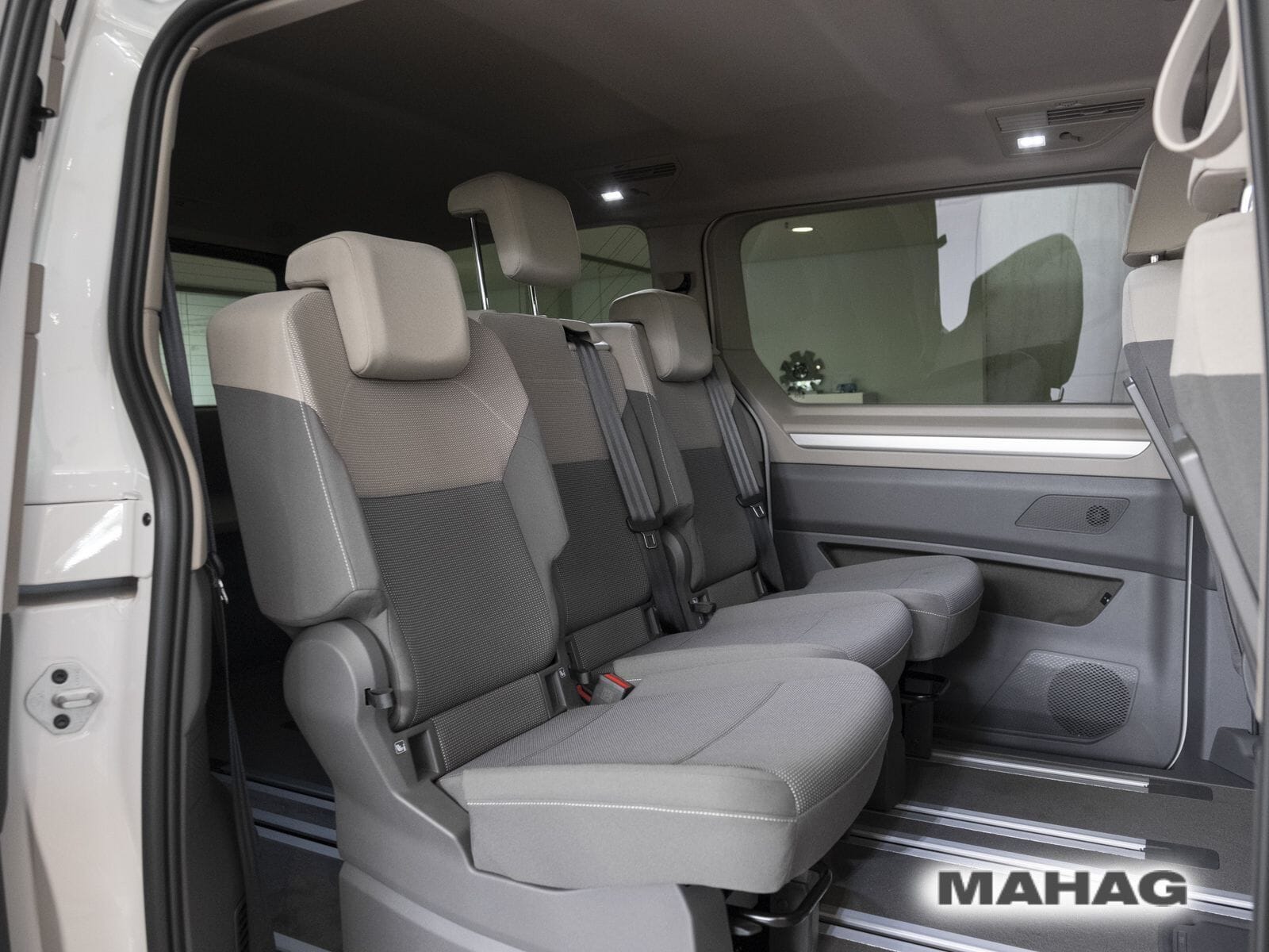 Fahrzeugabbildung Volkswagen Multivan Life 1,4l 110kW eHybrid DSG langer Über