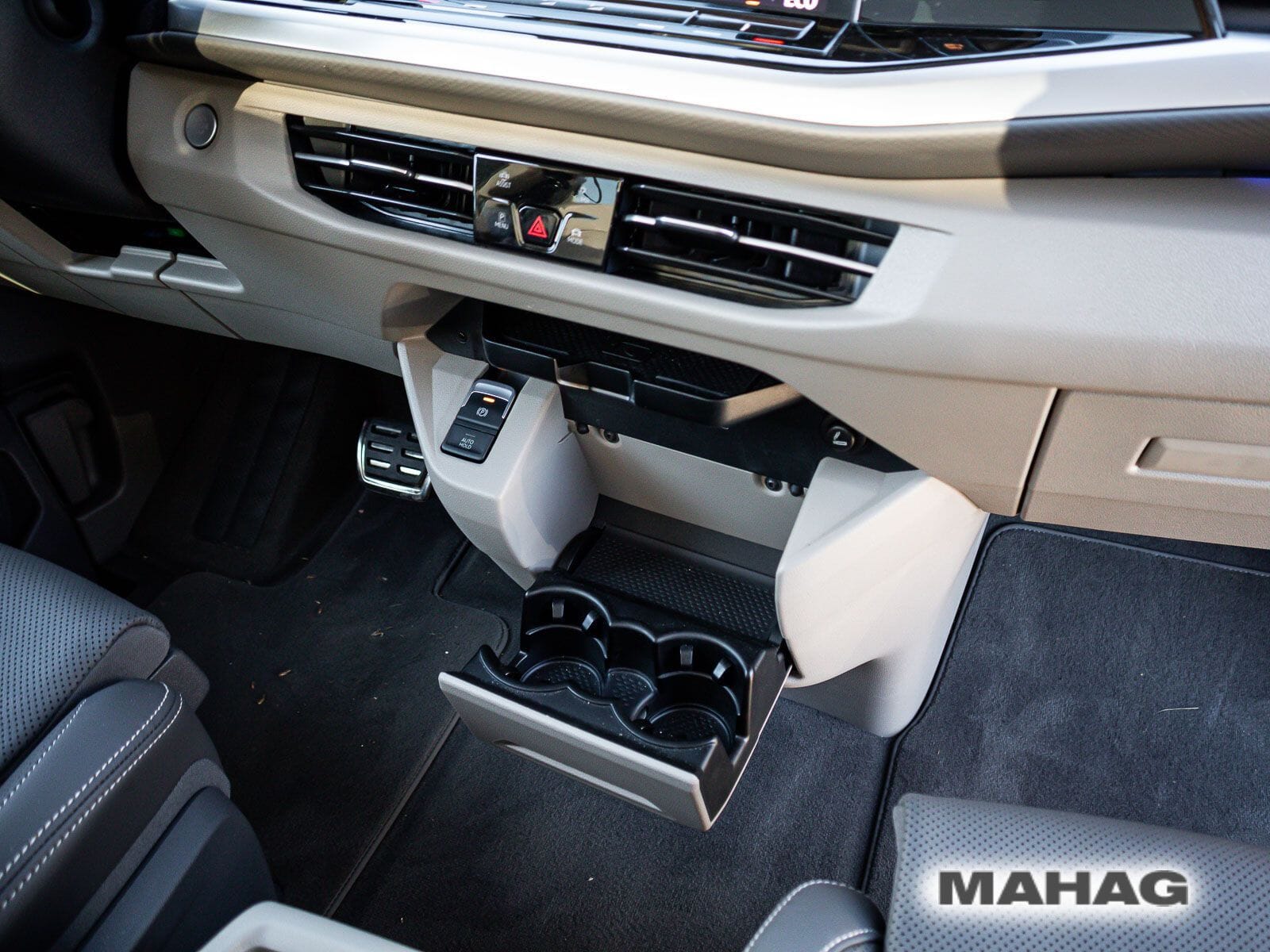 Fahrzeugabbildung Volkswagen Multivan Style 1,5 l 130 kW eHybrid OPF 4MOTION