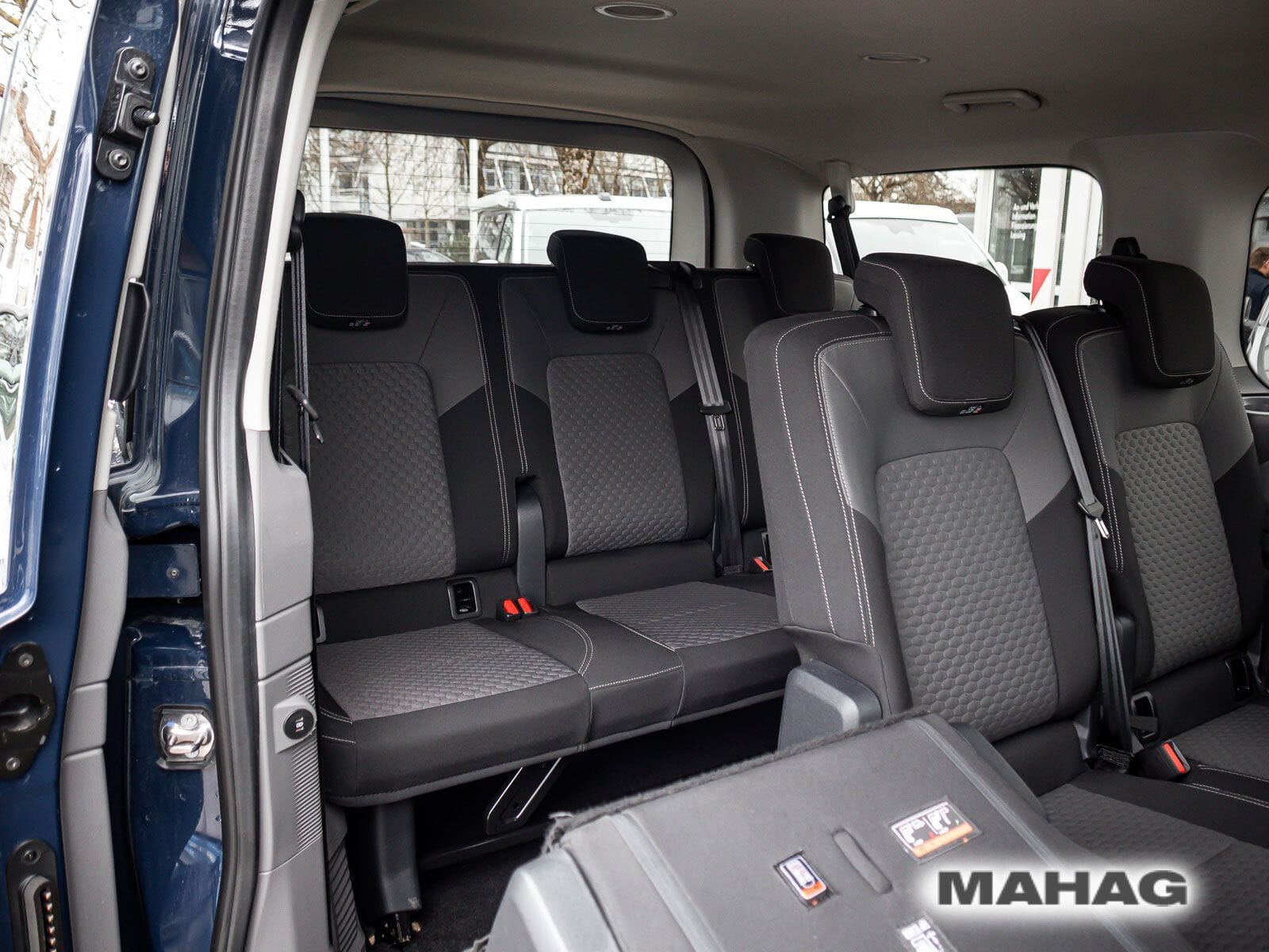 Fahrzeugabbildung Volkswagen Caravelle Life 2,0 l 110 kW TDI 8-Gang A