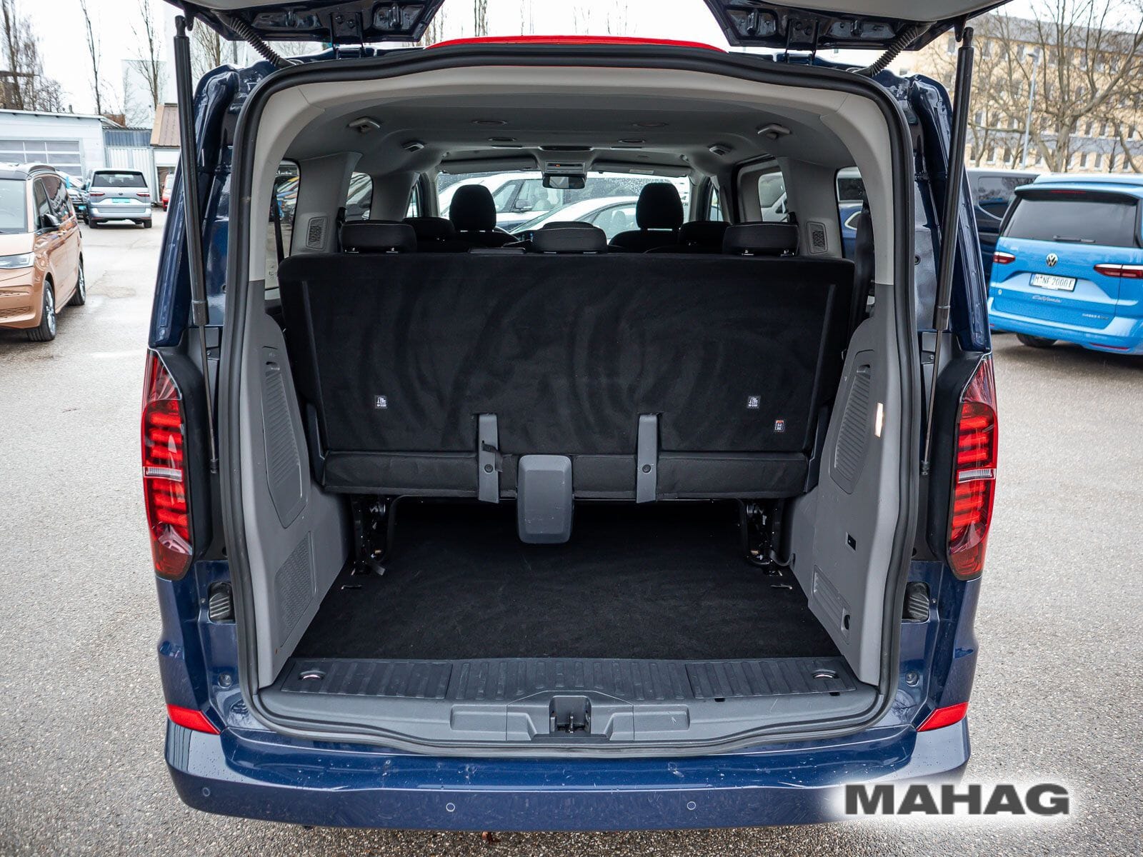 Fahrzeugabbildung Volkswagen Caravelle Life 2,0 l 110 kW TDI 8-Gang A