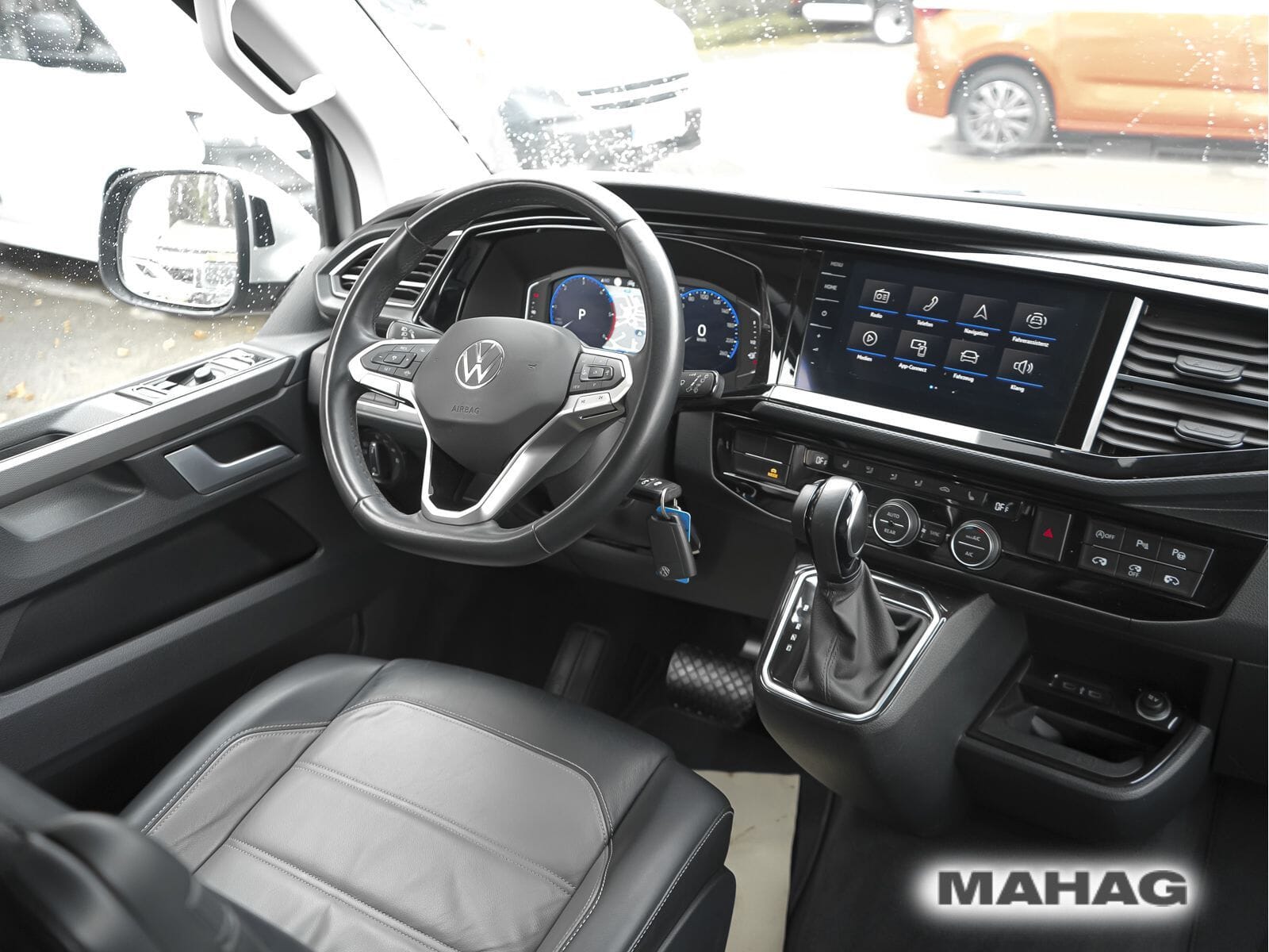Fahrzeugabbildung Volkswagen T6.1 Multivan Comfortline 2,0 l 150 kW TDI SCR B