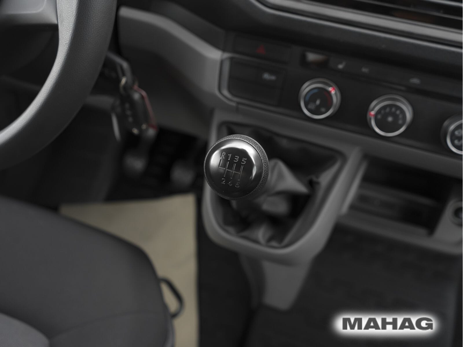 Fahrzeugabbildung Volkswagen Crafter 35 Kasten 2,0 l 103 kW Frontantrieb 6-Ga