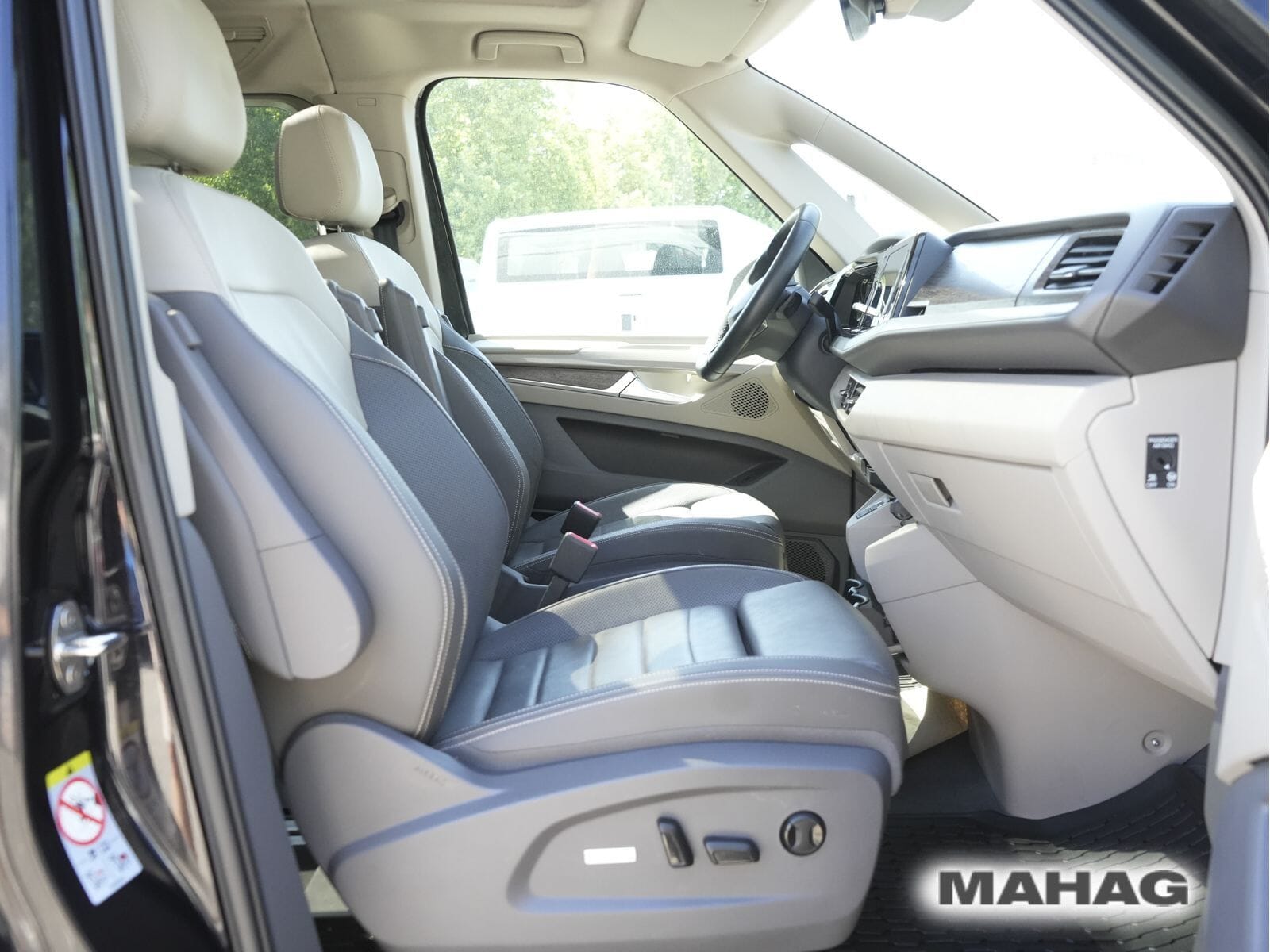 Fahrzeugabbildung Volkswagen Multivan Style 2,0 l 110 kW TDI SCR Fron tantrie