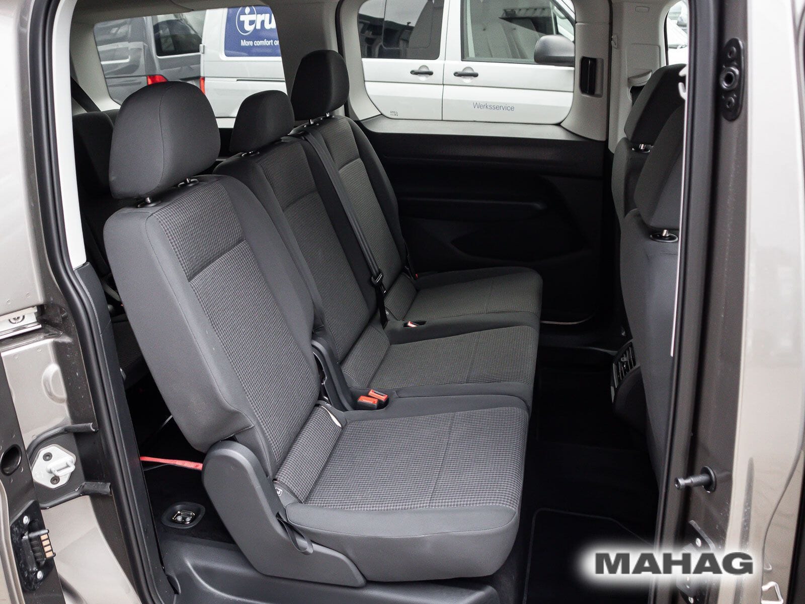 Fahrzeugabbildung Volkswagen Caddy Maxi 7-Sitzer 1,5l TSI 84kW 6-Gang-Schaltg
