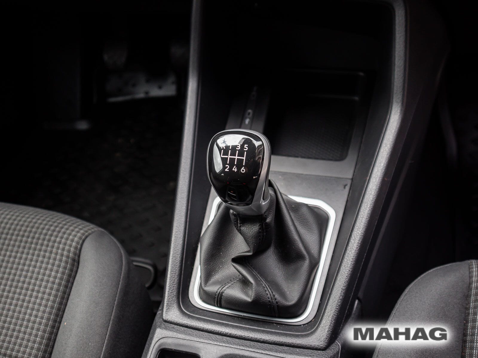 Fahrzeugabbildung Volkswagen Caddy Maxi 7-Sitzer 1,5l TSI 84kW 6-Gang-Schaltg