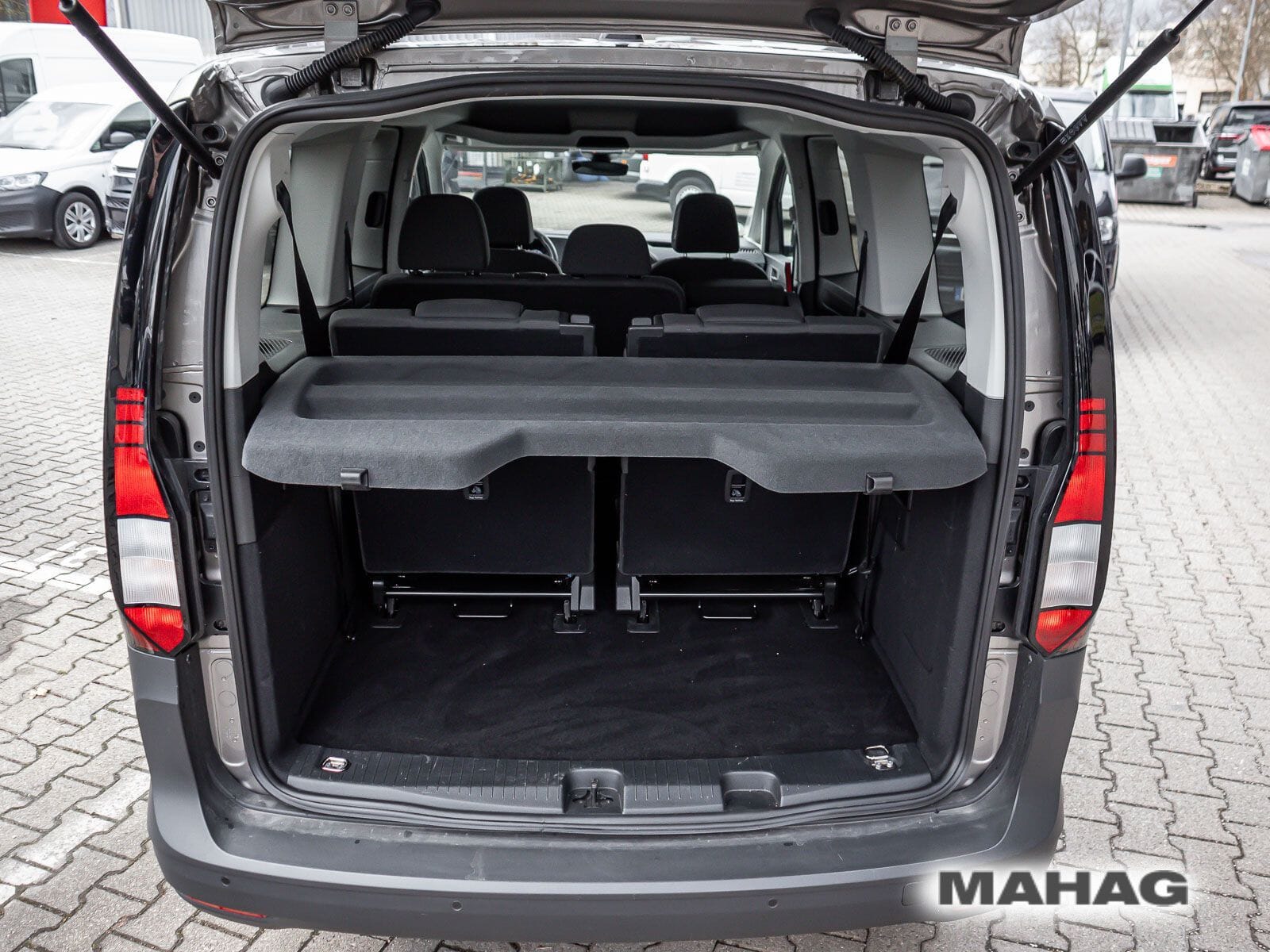 Fahrzeugabbildung Volkswagen Caddy Maxi 7-Sitzer 1,5l TSI 84kW 6-Gang-Schaltg