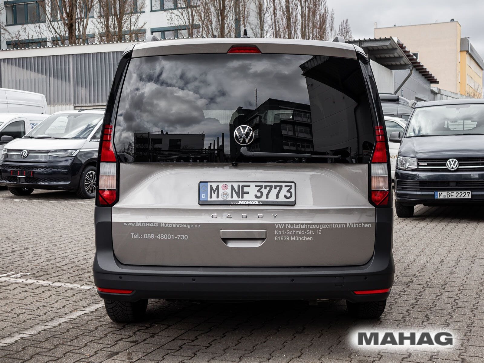Fahrzeugabbildung Volkswagen Caddy Maxi 7-Sitzer 1,5l TSI 84kW 6-Gang-Schaltg