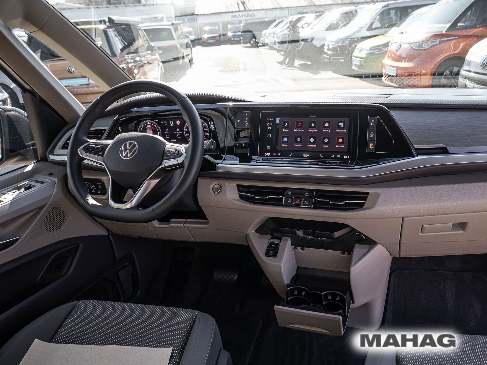 Fahrzeugabbildung Volkswagen Multivan Langversion Life "Edition" 2.0 TDI