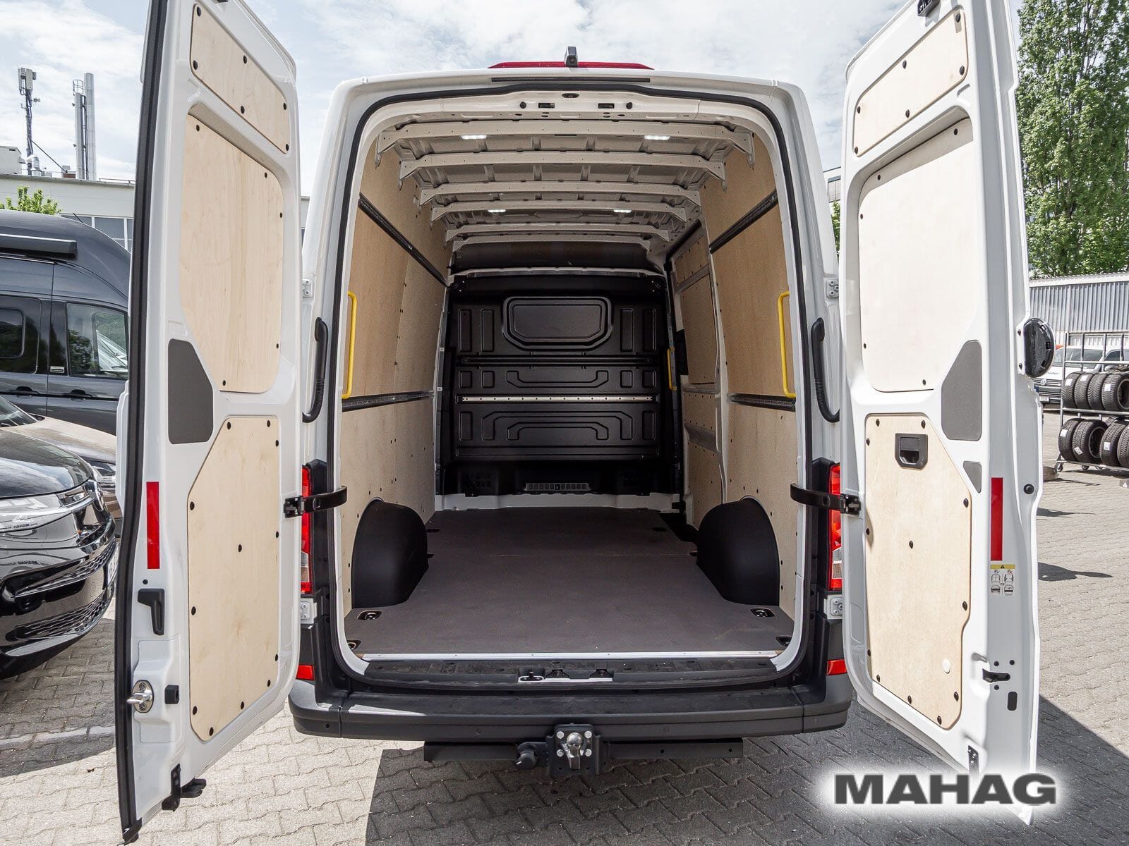 Fahrzeugabbildung Volkswagen Crafter 35 Kasten 2,0 l 103 kW Frontantr ieb 8-G