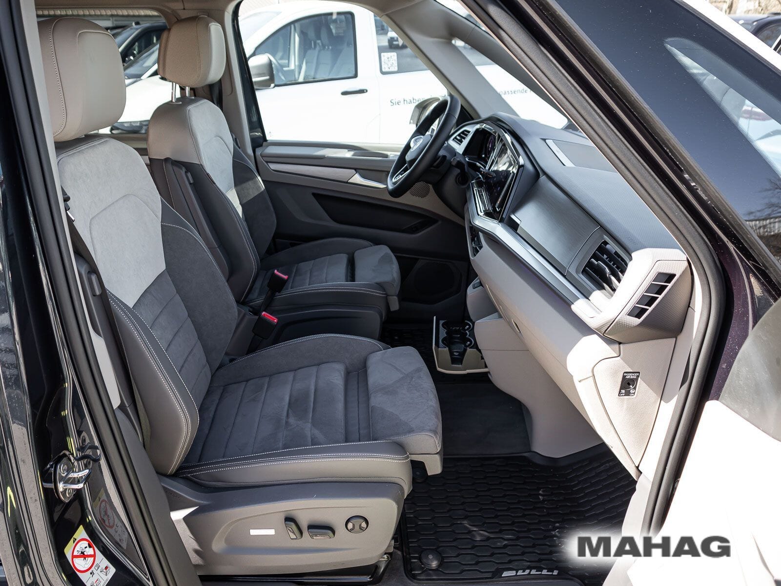 Fahrzeugabbildung Volkswagen Multivan Life130 kW eHybrid 4MOTION LÜ