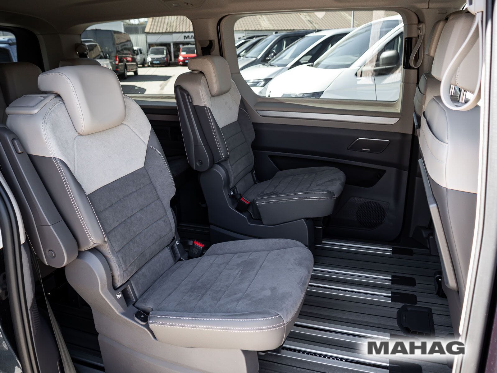 Fahrzeugabbildung Volkswagen Multivan Life130 kW eHybrid 4MOTION LÜ