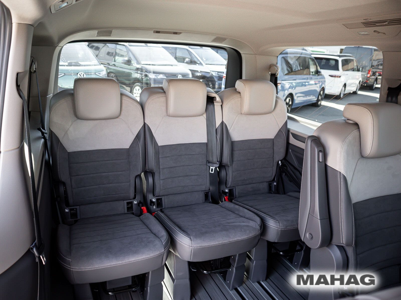 Fahrzeugabbildung Volkswagen Multivan Life130 kW eHybrid 4MOTION LÜ