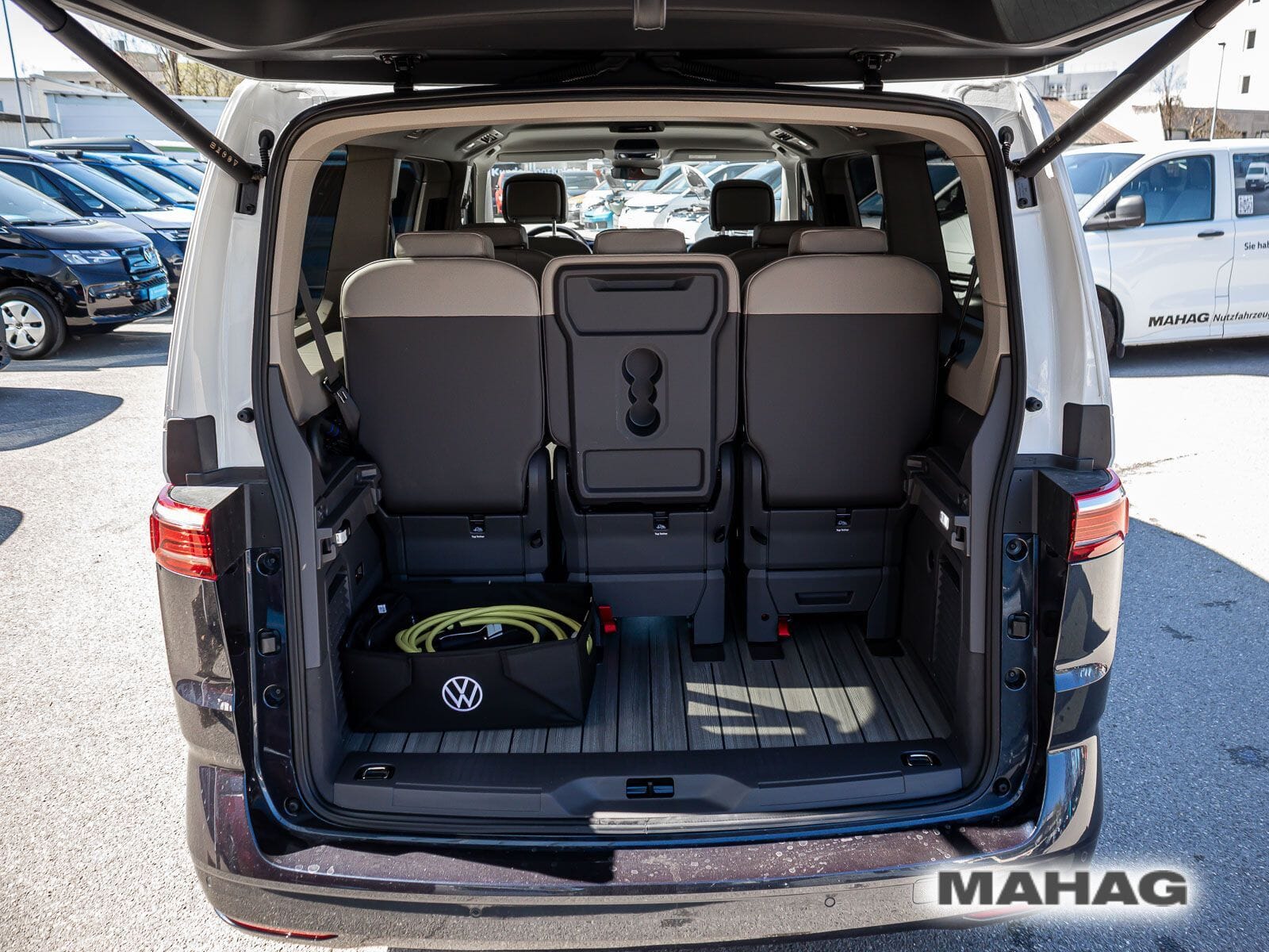 Fahrzeugabbildung Volkswagen Multivan Life130 kW eHybrid 4MOTION LÜ